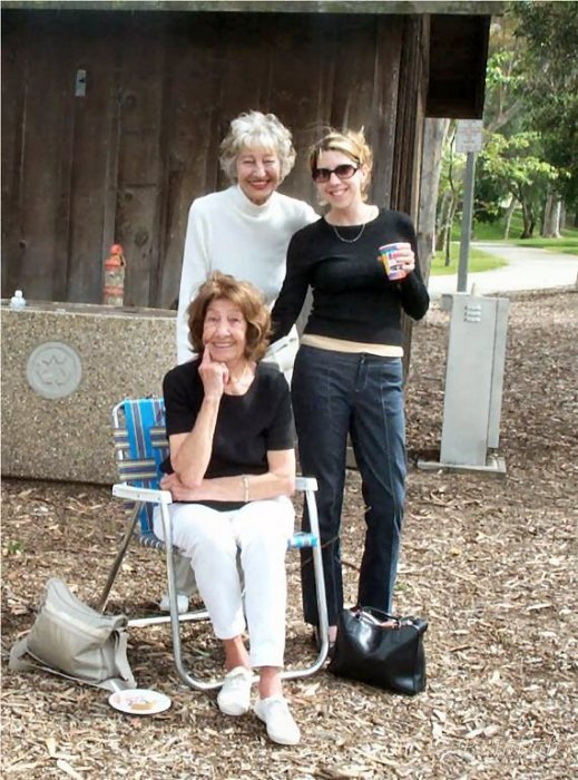 estelle_jean_sasha_Easter 2003 036c.jpg