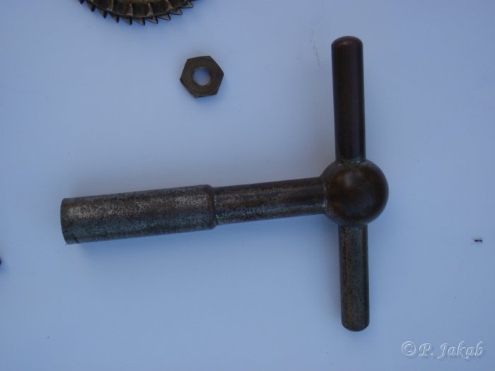 Spring motor winding wrench